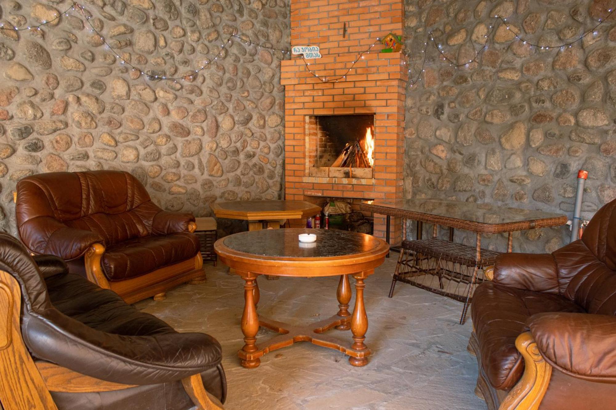 Guest House Oxygen Kazbegi Extérieur photo