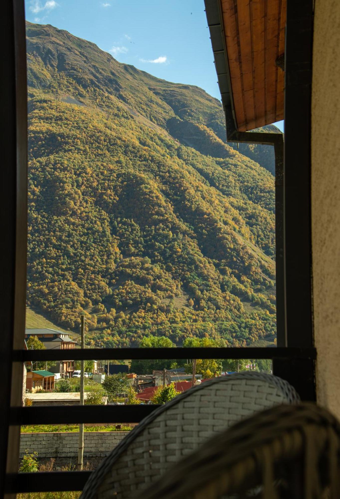 Guest House Oxygen Kazbegi Extérieur photo